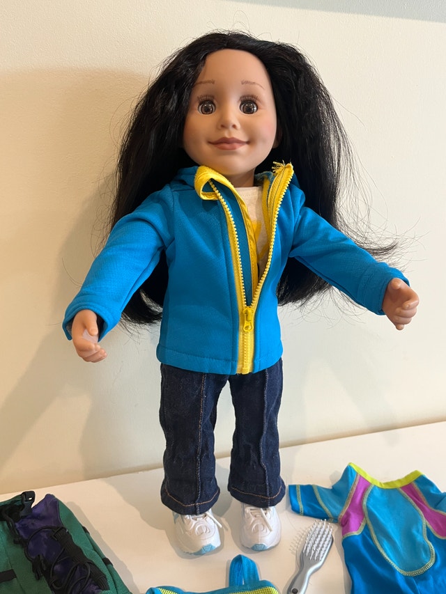 Maplelea Doll Alexi & accessories - photo 3