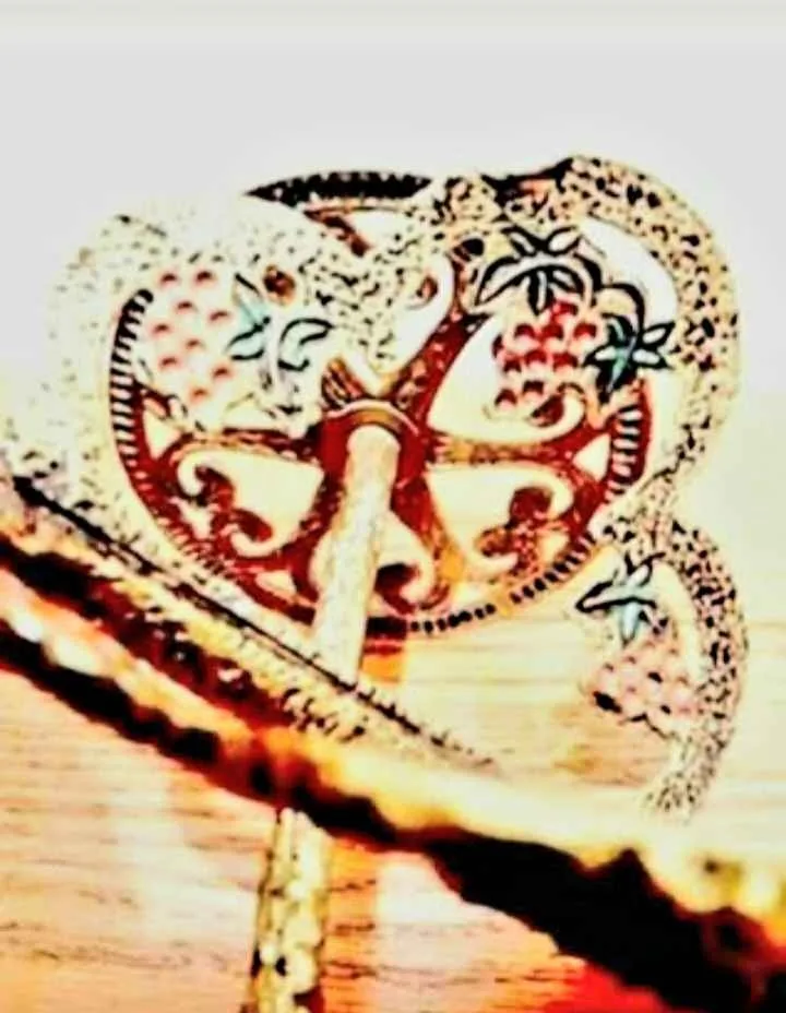 Enamel Brass Handmade Chariot Wine Bottle Holder image indicator(7)