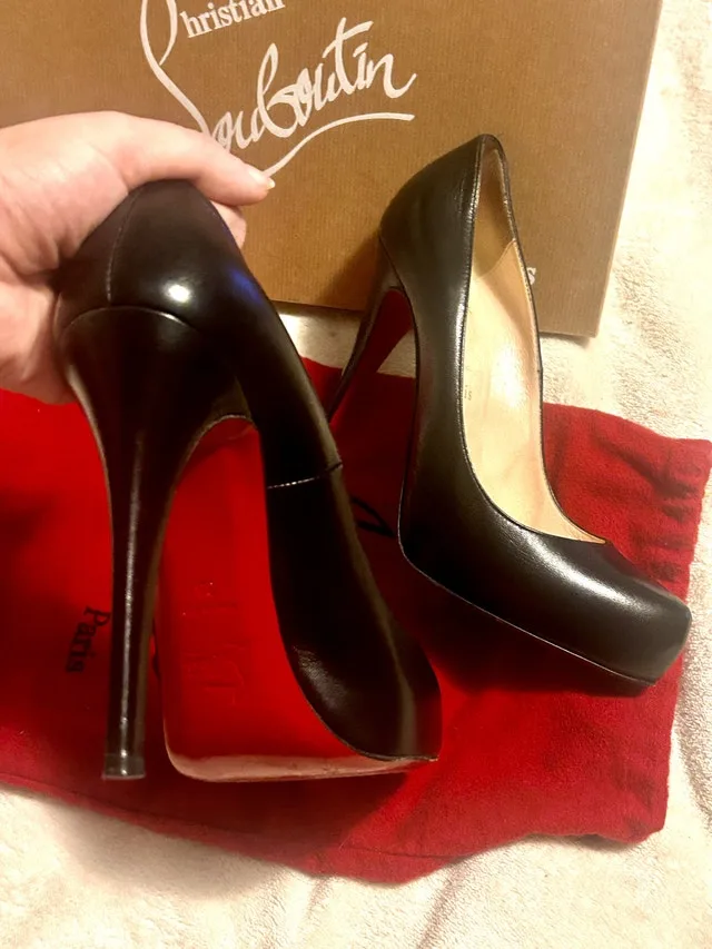 Christian Louboutin Paris Rolando Pumps Black Size 38 image indicator(3)