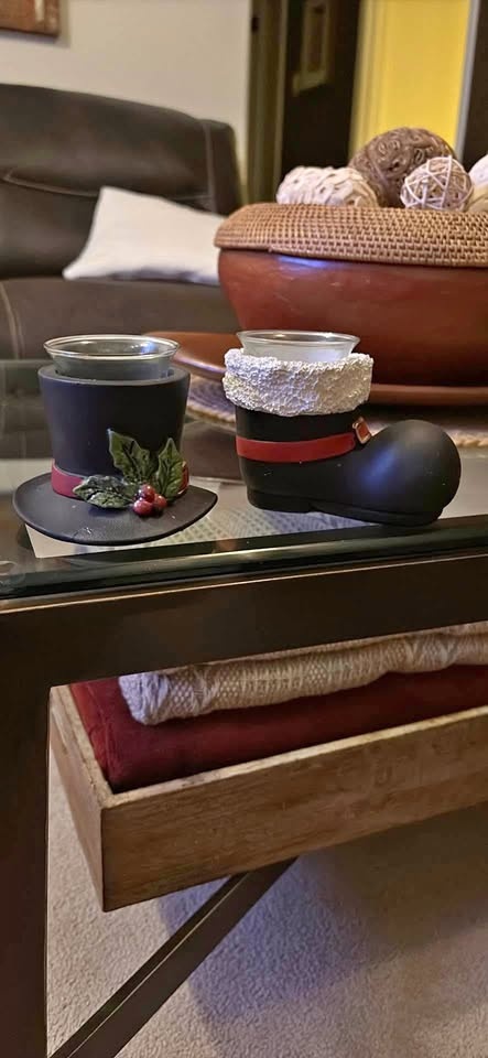 2 christmas tea light holders