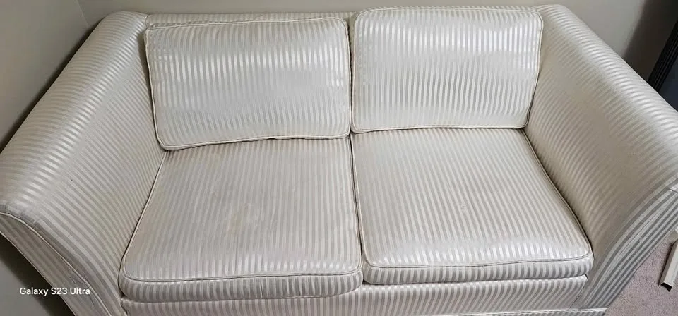 Beautiful Love Seat - Must go! image indicator(2)