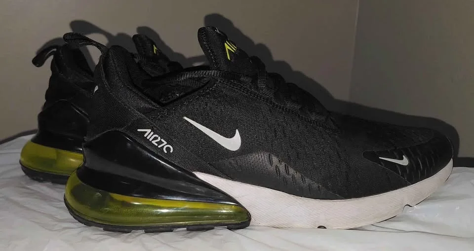 Rarly color Nike air Max 270, Size 9 Us 43 Europe. In good condi image indicator(2)
