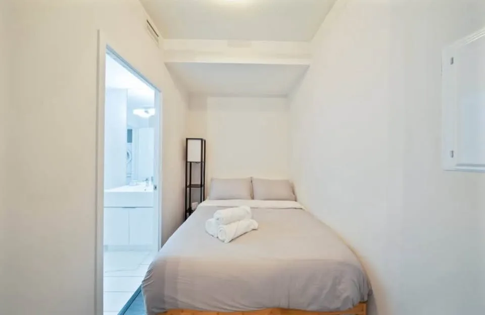 2 Beds 1 Bath - Apartment image indicator(2)