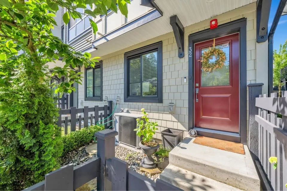 2 Beds 3 Baths - Townhouse image indicator(2)