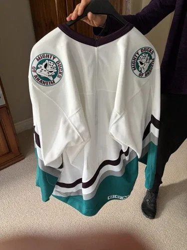 Late 90’s Anaheim Ducks Jersey Team Autographed image indicator(2)