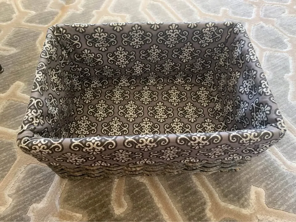Woven basket with decorative insert image indicator(2)
