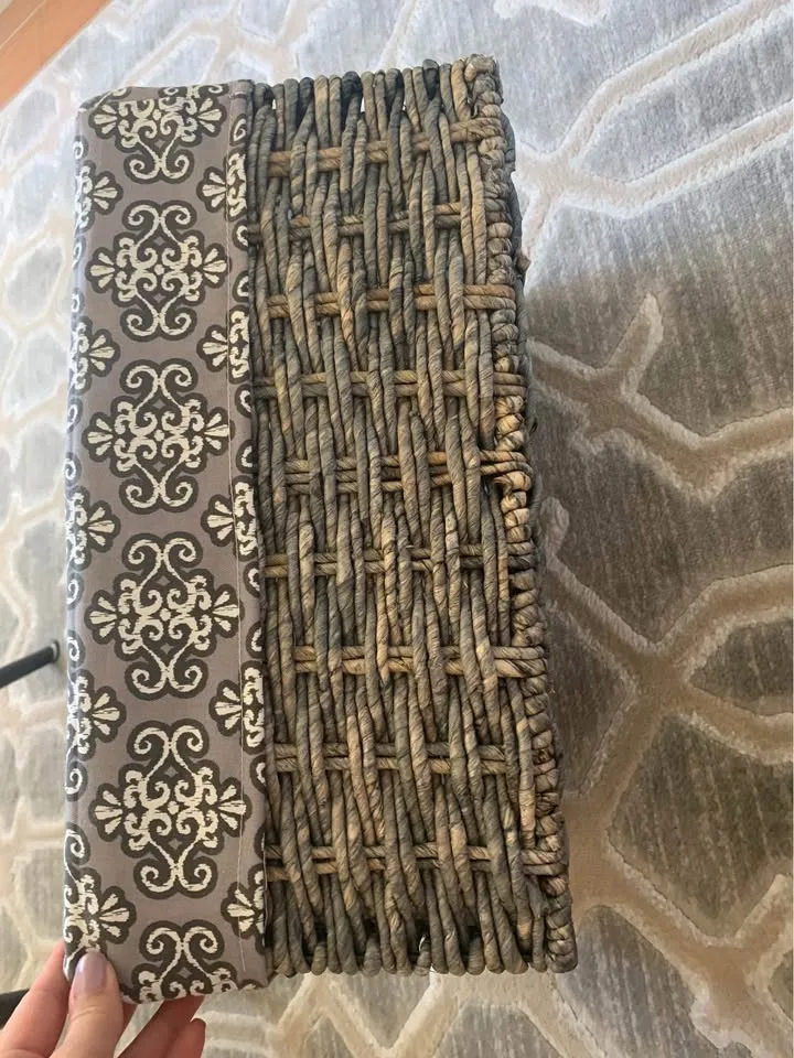 Woven basket with decorative insert image indicator(3)