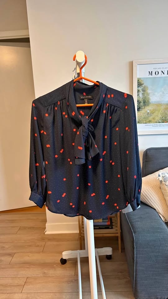 Banana republic blouse size XS petite
