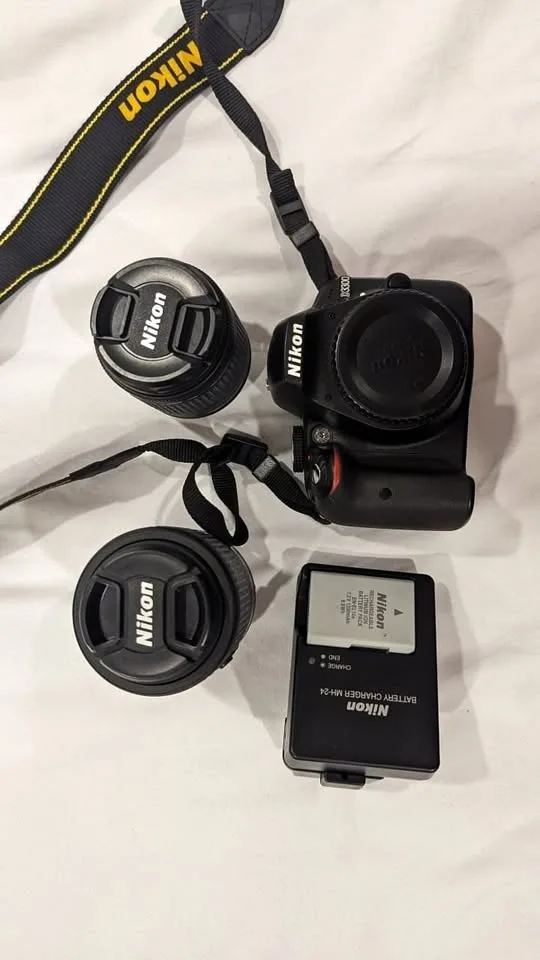 Nikon D3300 DSLR+2 Lens+Bag+Wifi Memory card
