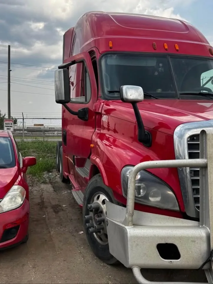 2015 Freightliner Cascadia image indicator(4)