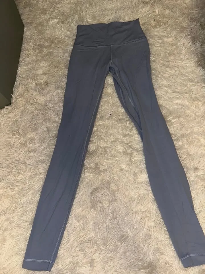 Light grey/blue lululemon leggings