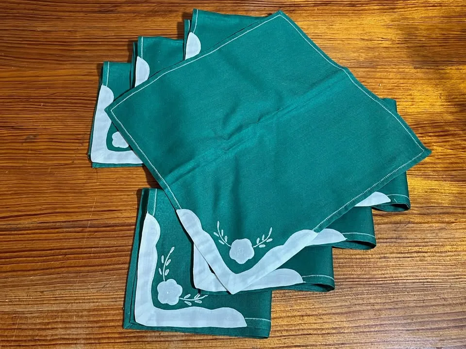 Set of 8 Vintage Green Hand Embroidered Napkins image indicator(2)