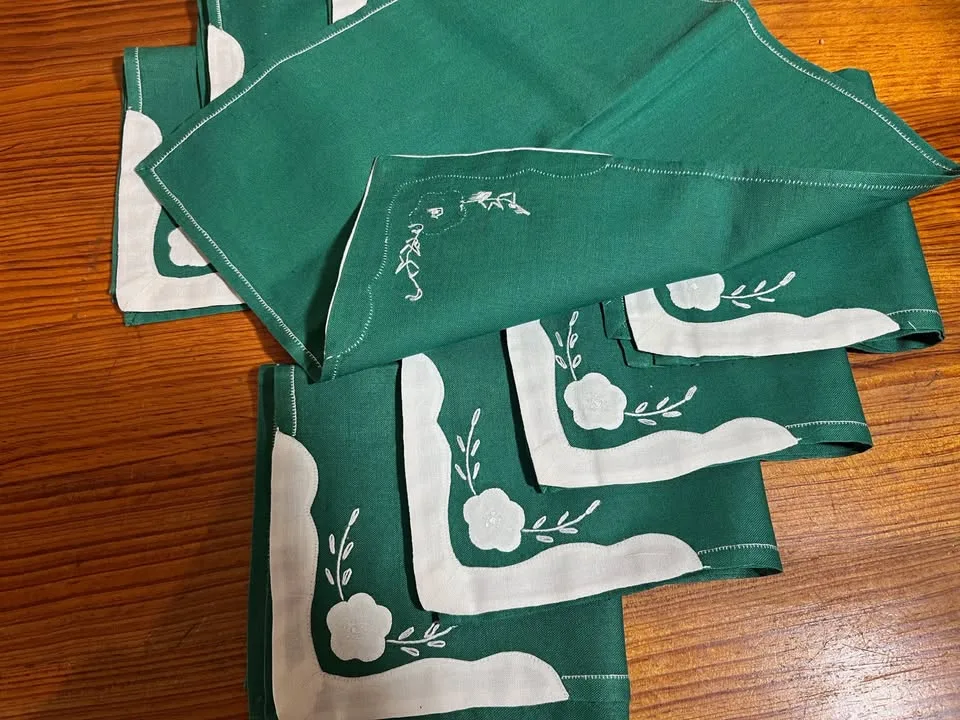 Set of 8 Vintage Green Hand Embroidered Napkins image indicator(4)
