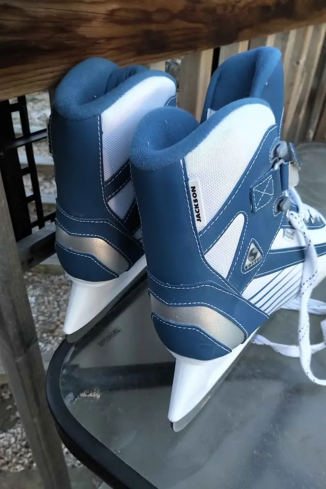 Jackson Softec Skates, size 8B image indicator(4)