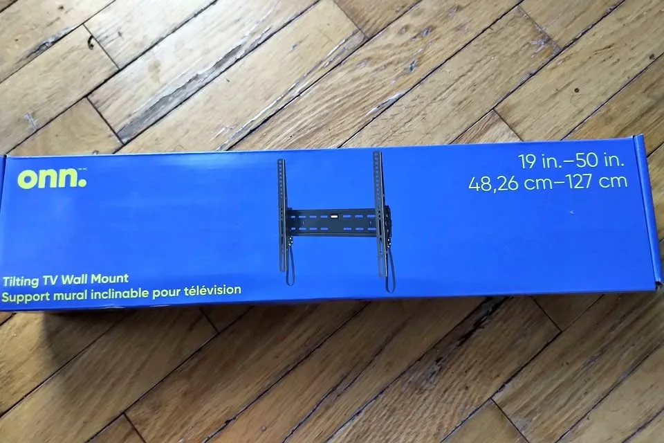 Onn tilting tv mount 19-50" - new in box