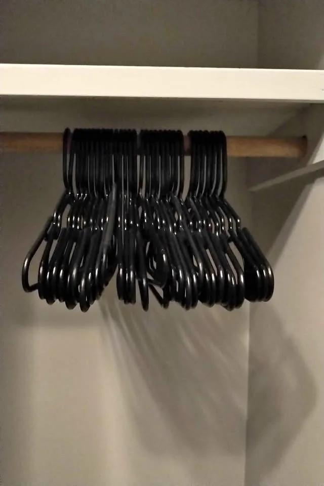 30 black hangers