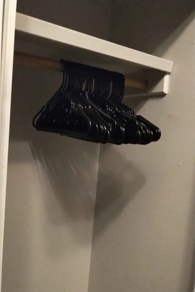 30 black hangers image indicator(2)