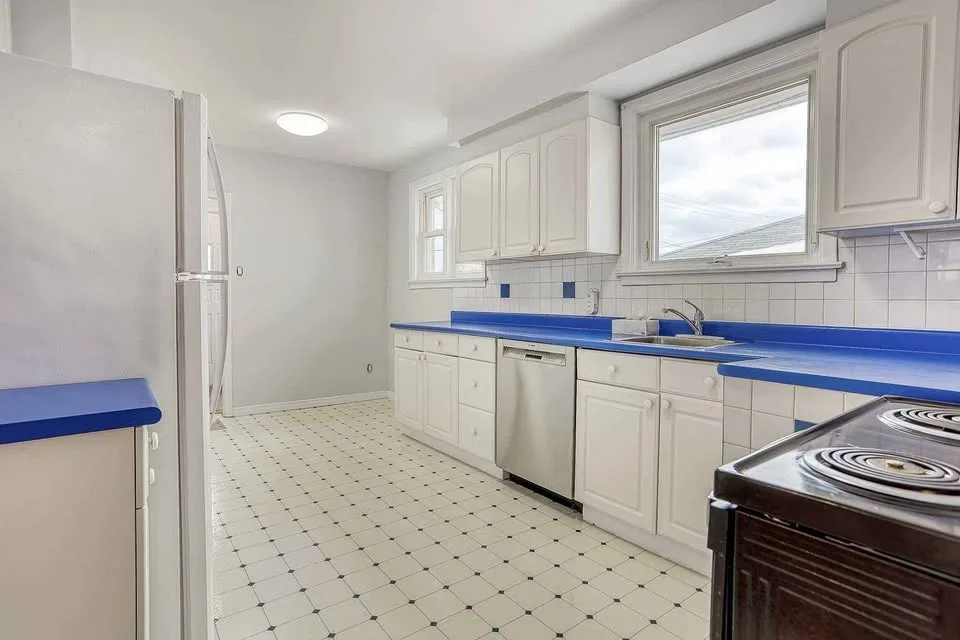 Private room on main floor for rent image indicator(2)