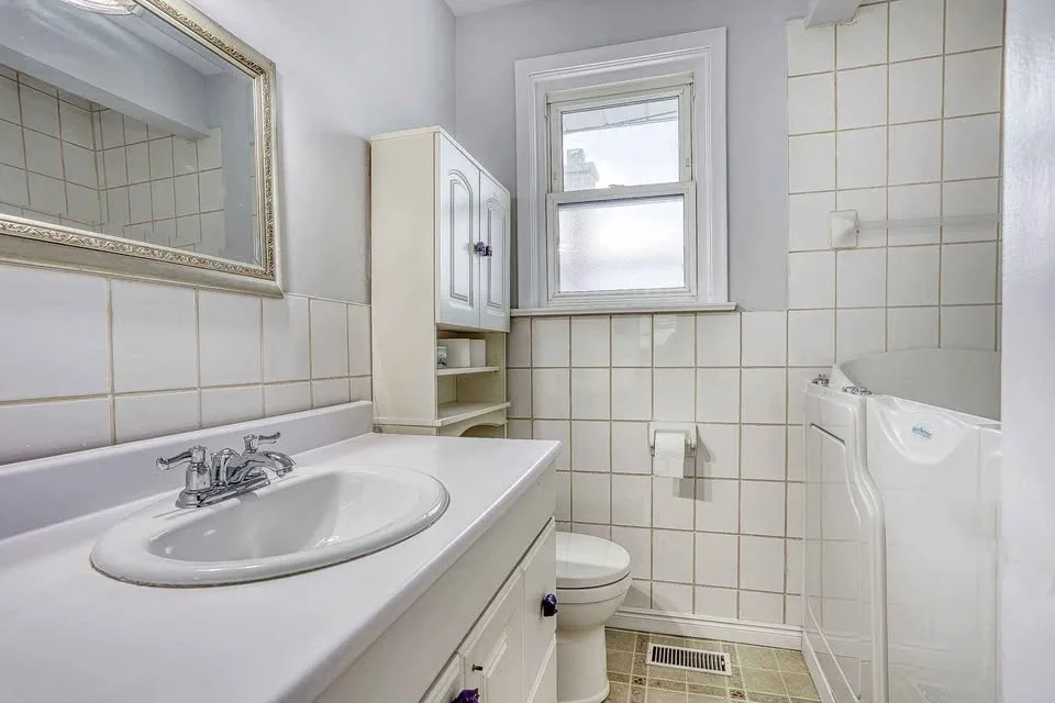 Private room on main floor for rent image indicator(5)