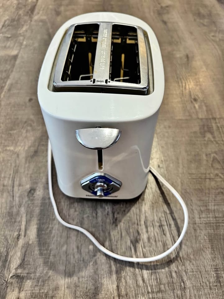 For Sale: 2-Slice Bread Toaster – Clean & Working