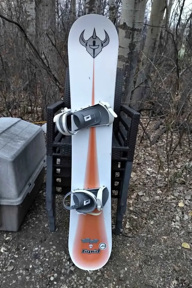 Men's Snowboard with bindings. (160cm)