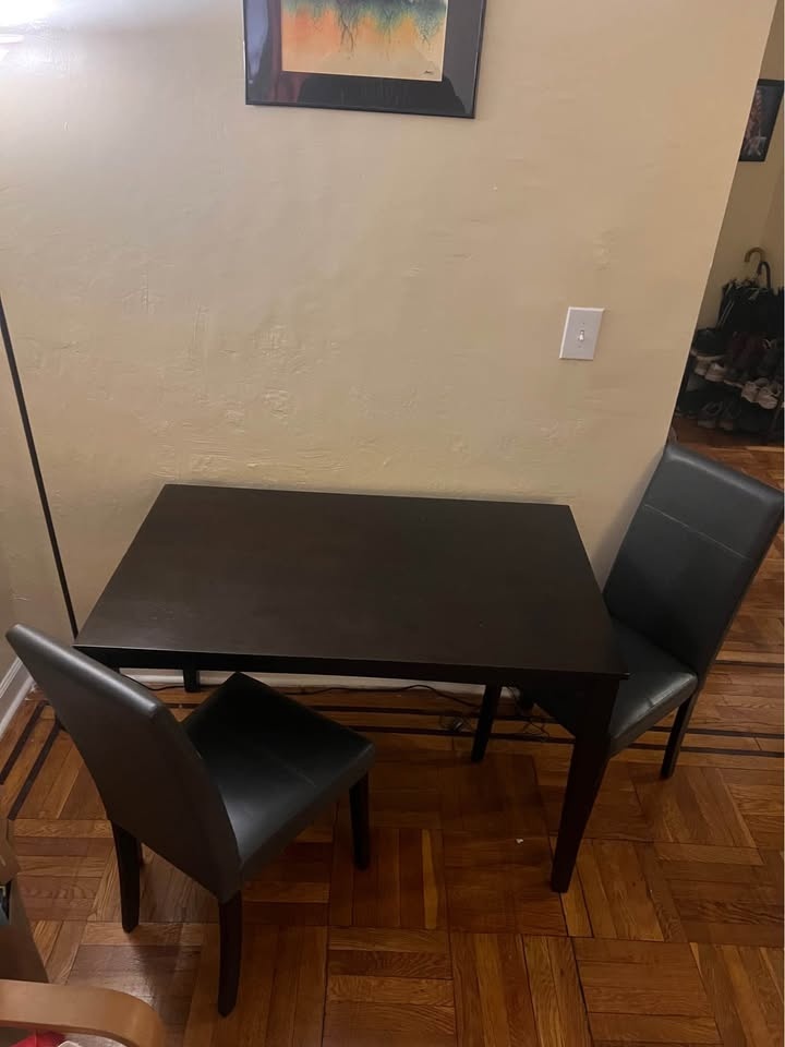 4-legged Table w/ 2 Chairs Set - photo 2