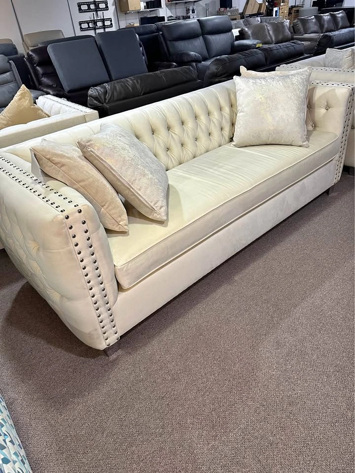 ‼️CLEARANCE‼️ Luxury 3-Piece Tufted Sofa Set – Free Matching Cus