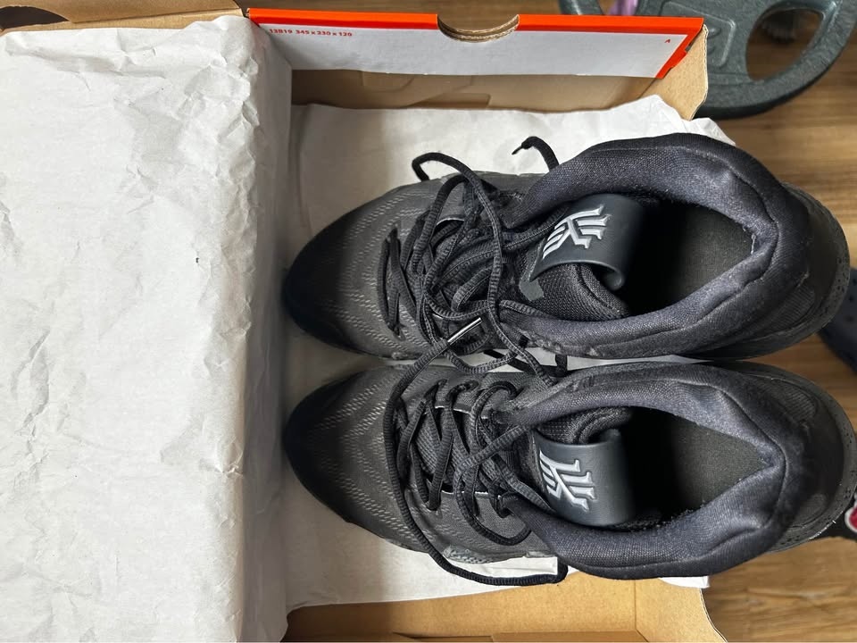 Kyrie blackout 4 - photo 2