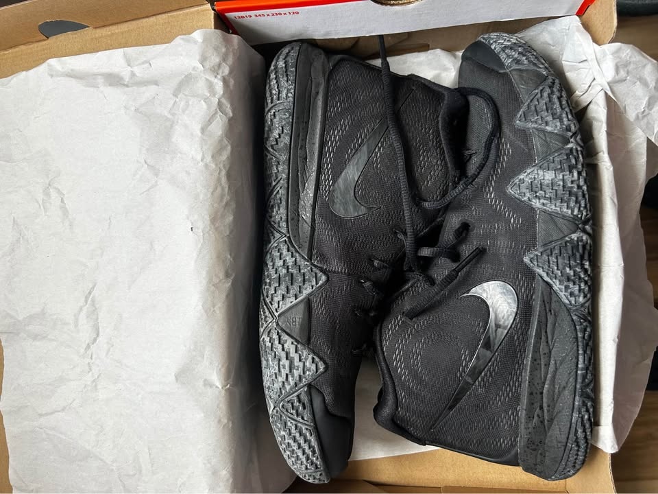 Kyrie blackout 4 - photo 4