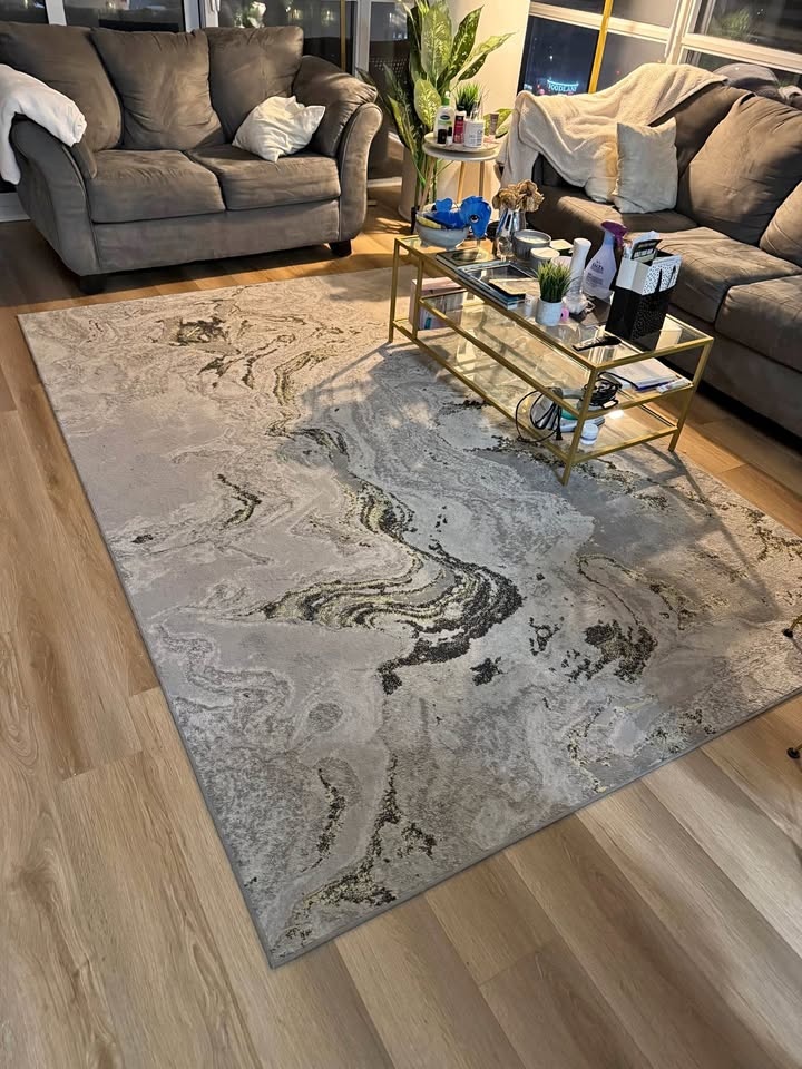 9.5’x6’ Area Rug