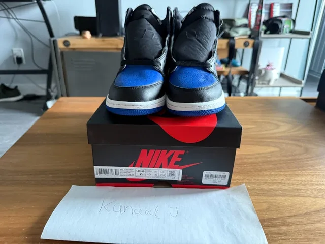 Jordan 1 Retro High Royal Toe (GS) Size 7Y image indicator(2)