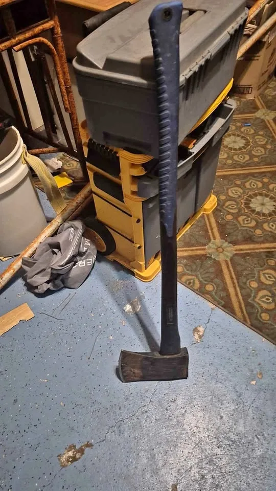 Heavy duty splitting ax