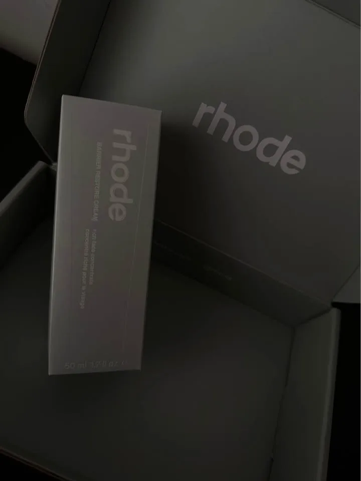 Rhode Barrier Restore Cream image indicator(3)