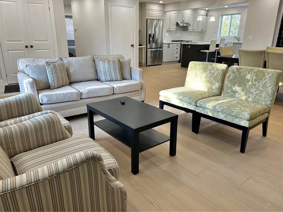 Sofa set with accent chairs