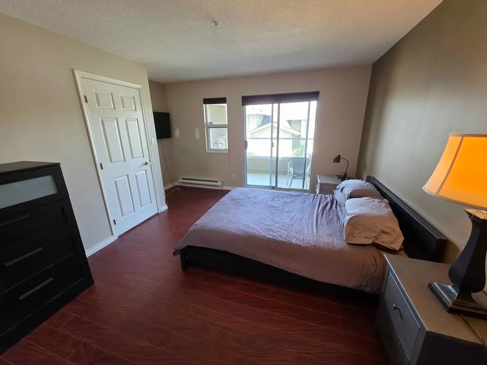 1 Bed 1 Bath - Townhouse image indicator(2)