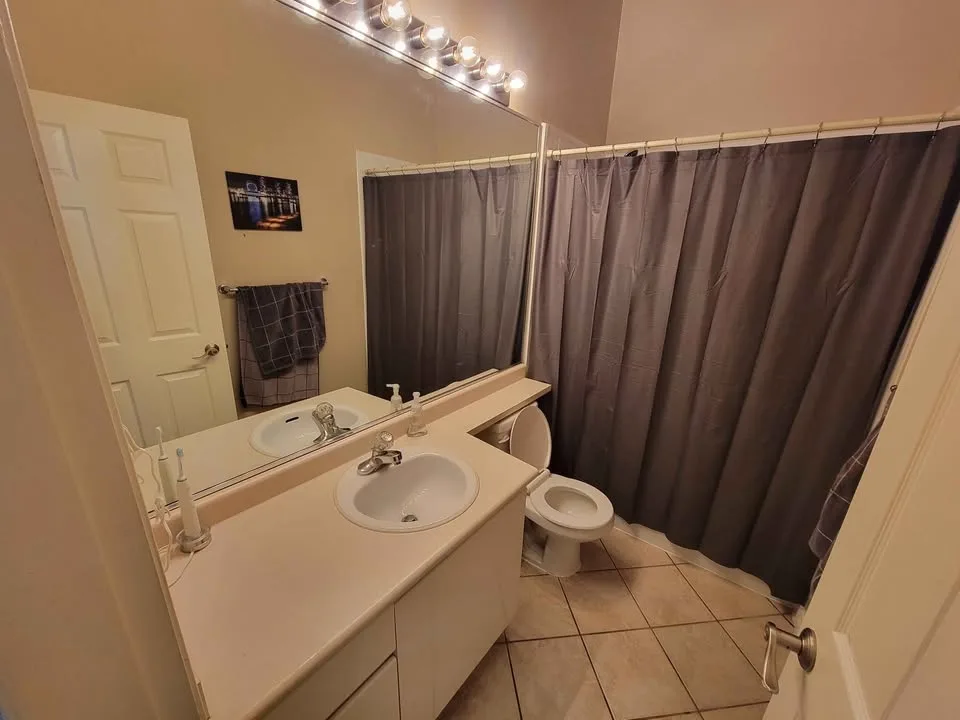 1 Bed 1 Bath - Townhouse image indicator(5)