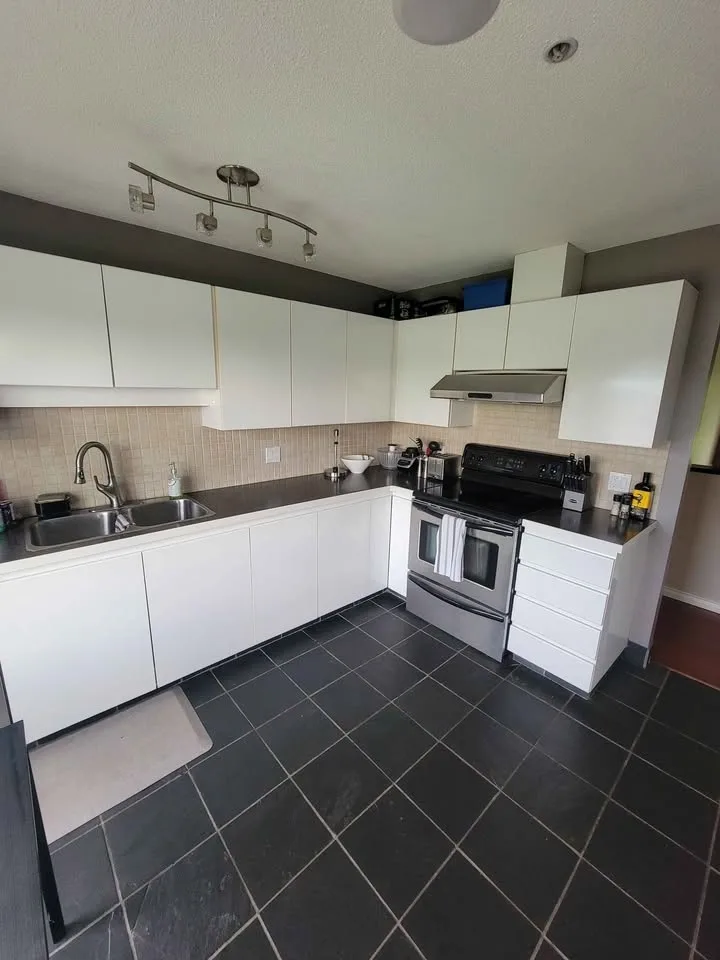 1 Bed 1 Bath - Townhouse image indicator(6)