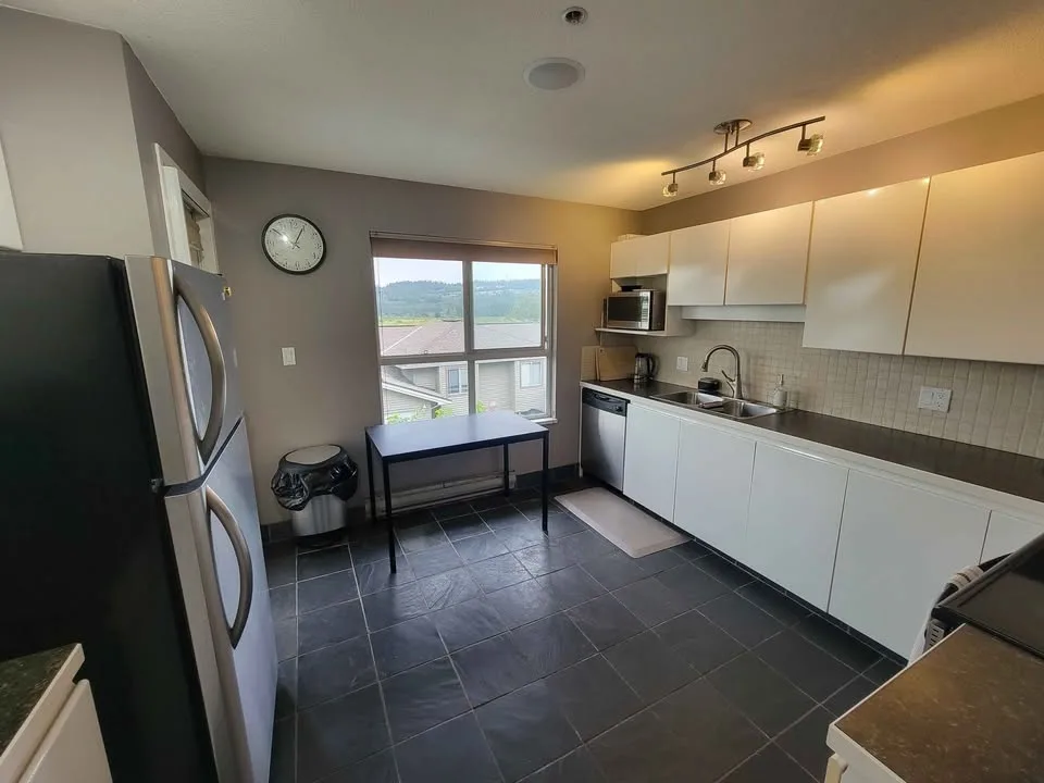 1 Bed 1 Bath - Townhouse image indicator(7)