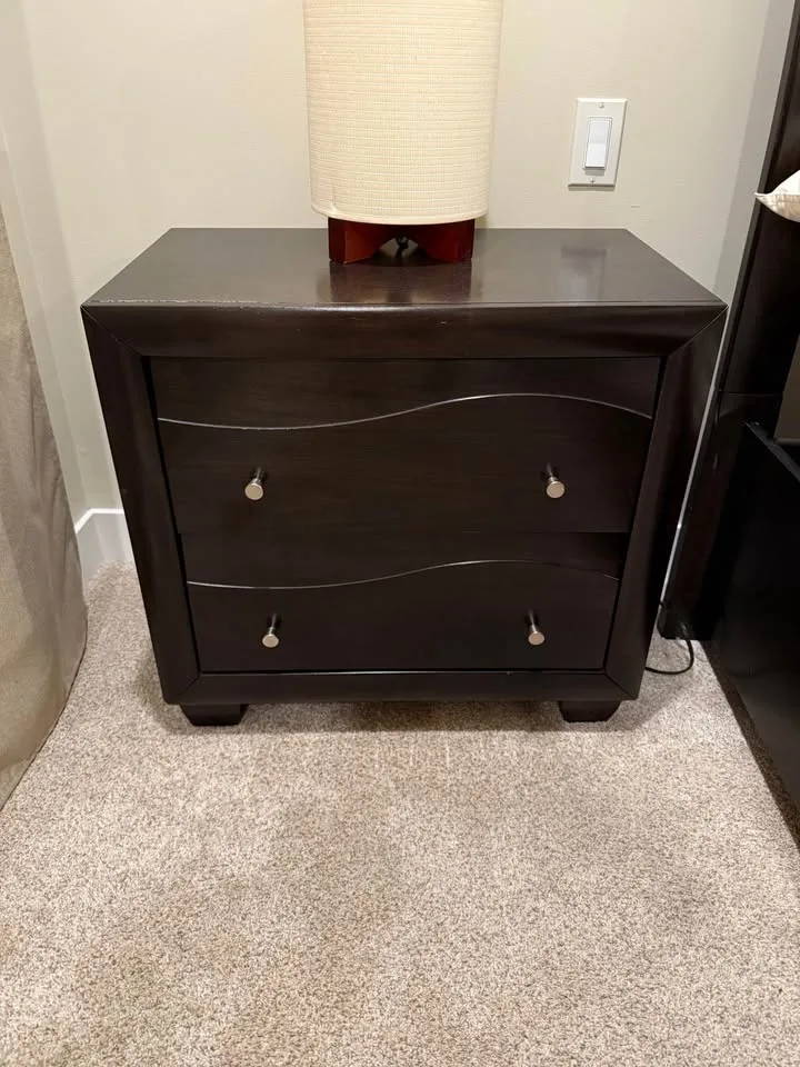 King size bed and two side tables image indicator(2)