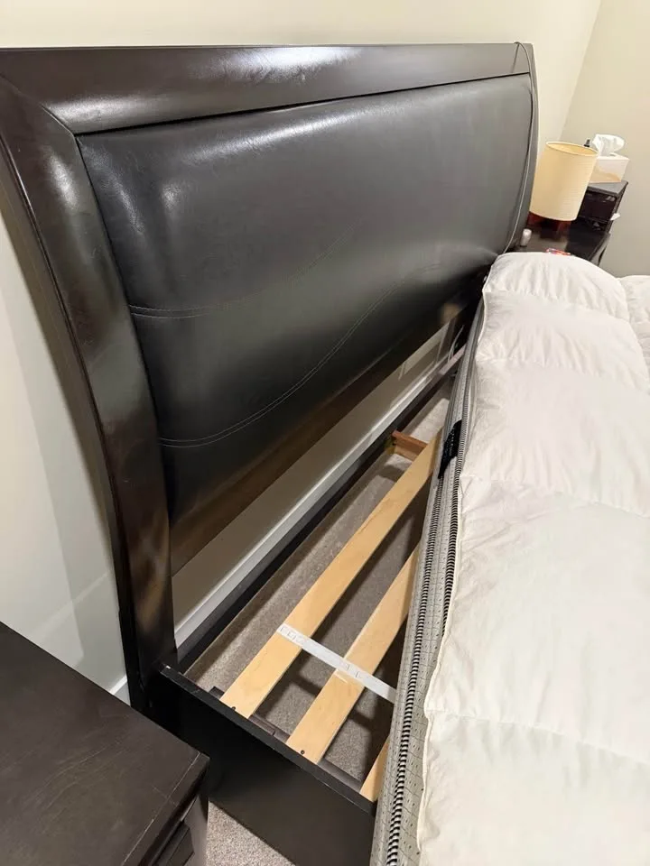 King size bed and two side tables image indicator(4)