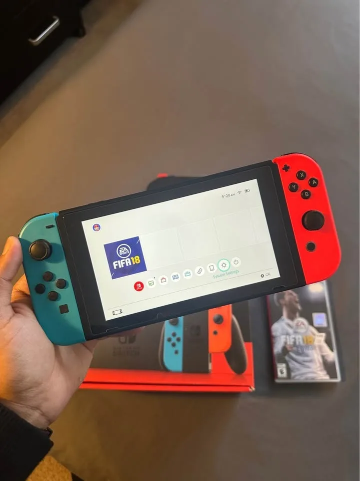 Nintendo Switch V2 with FIFA 18 bundle image indicator(6)