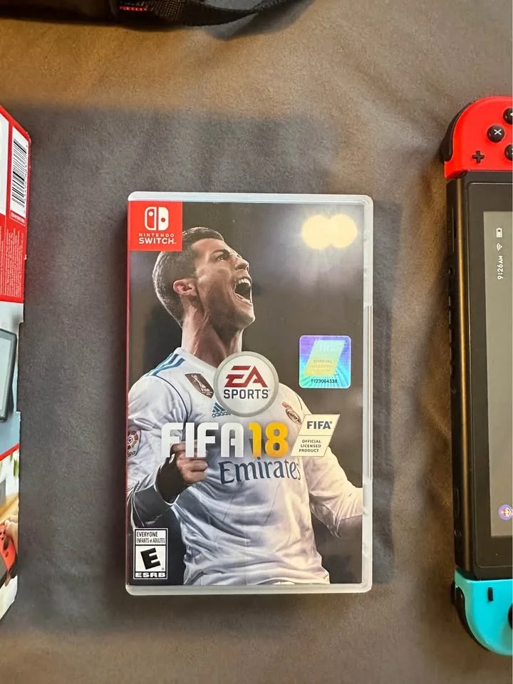 Nintendo Switch V2 with FIFA 18 bundle image indicator(7)