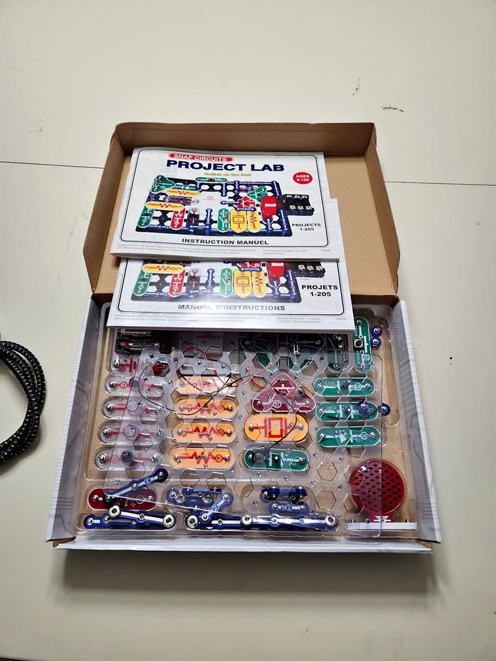 Snap Circuits Electronics Discovery Kit