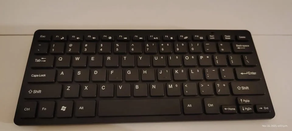 Wireless Keyboard & Mouse Combo – New & Unused! image indicator(2)