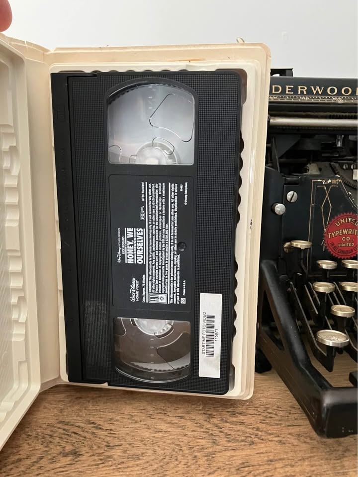 Disney Honey We Shrunk Ourselves VHS - photo 3