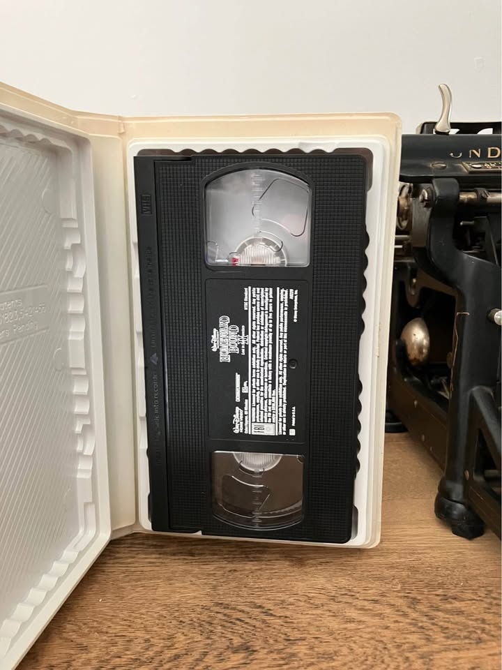Disney Homeward Bound 2 VHS - photo 3