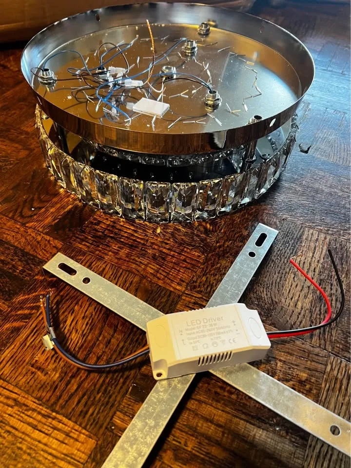 Crystal ceiling chandelier with issues image indicator(2)