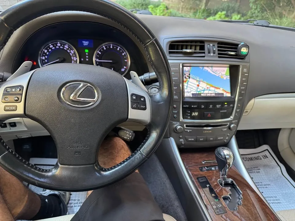 2012 Lexus IS · IS 250 AWD image indicator(8)