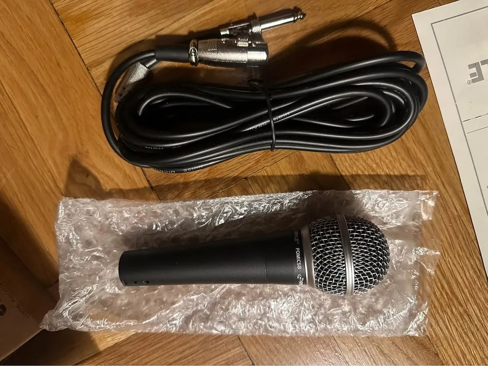 Pyle Dynamic Vocal Microphone image indicator(3)