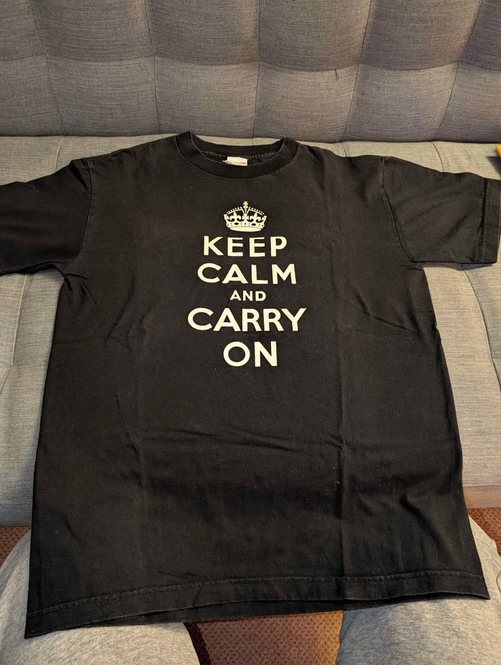 Keep Calm And Carry On t-shirt - photo 2